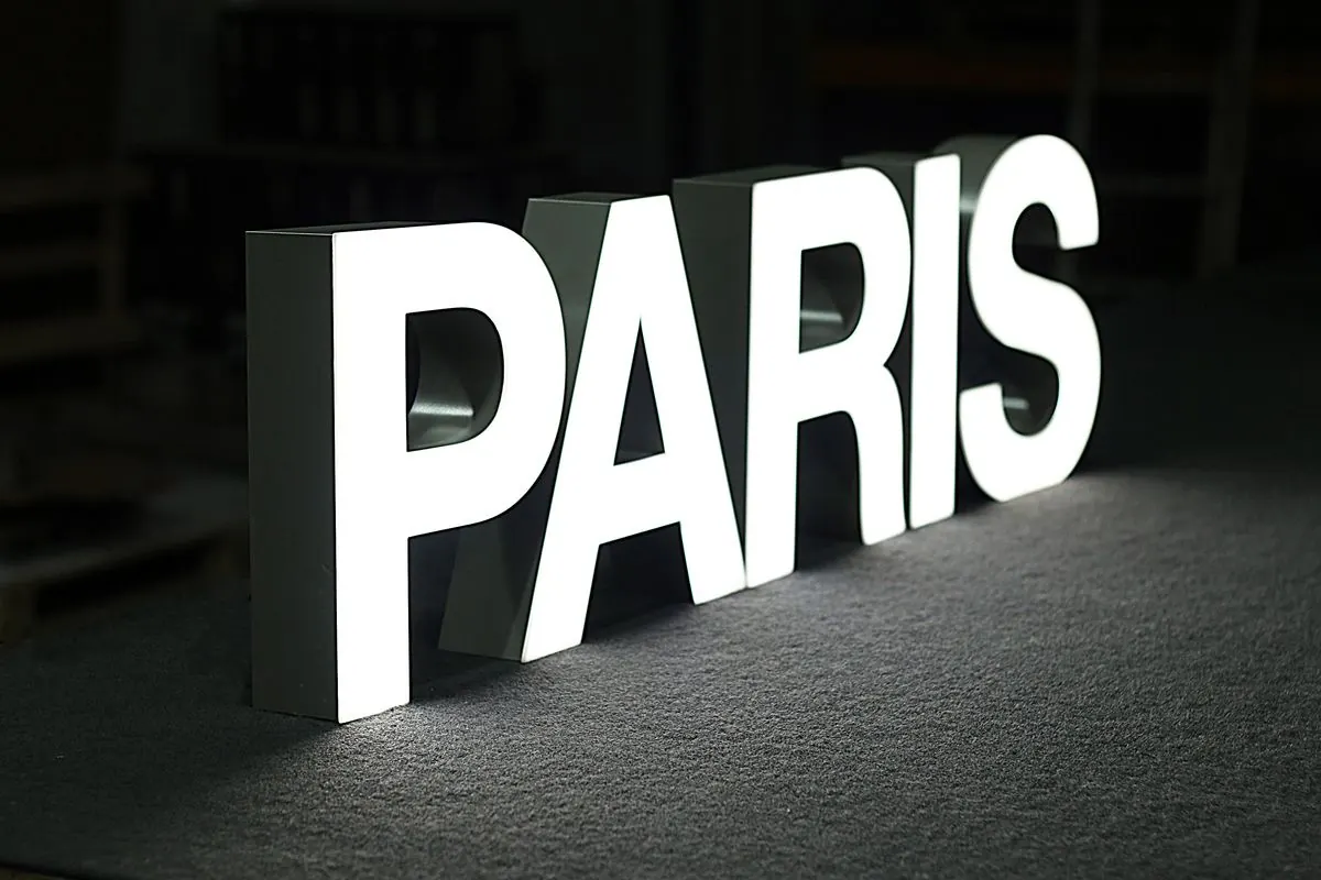 Lettres 3D lumineuses avec rétroéclairage - Kora Branding, Kigali