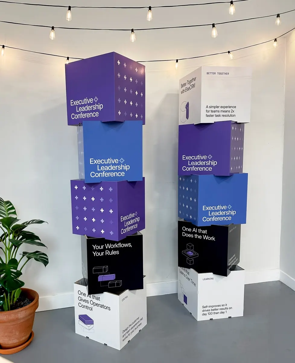Cubes d'exposition imprimés pour une conférence de direction - Kora Branding, Kigali
