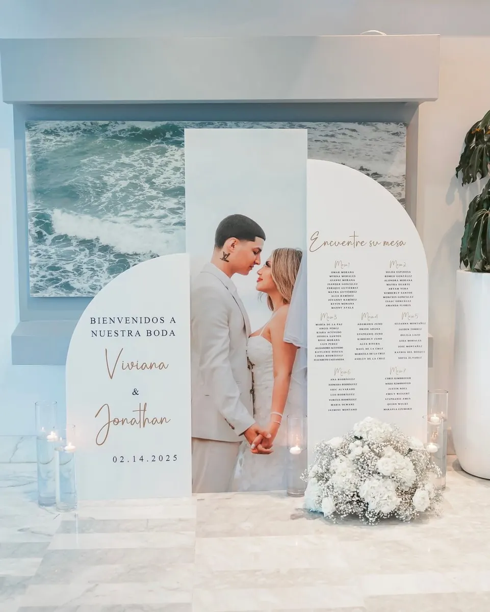 Panneau de bienvenue de mariage imprimé avec photo du couple - Kora Branding, Kigali