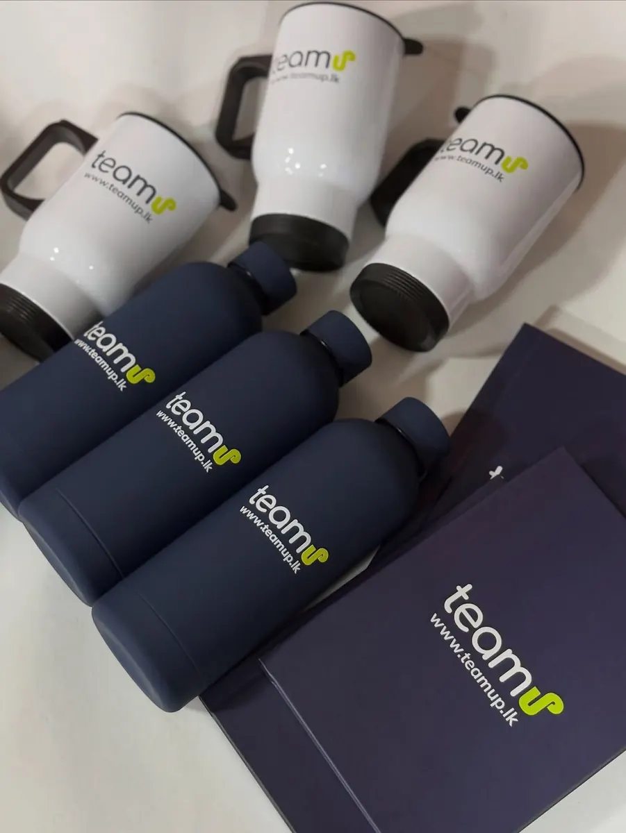 Gourdes et carnets personnalisés préparés en coffret d'entreprise - Kora Branding, Kigali