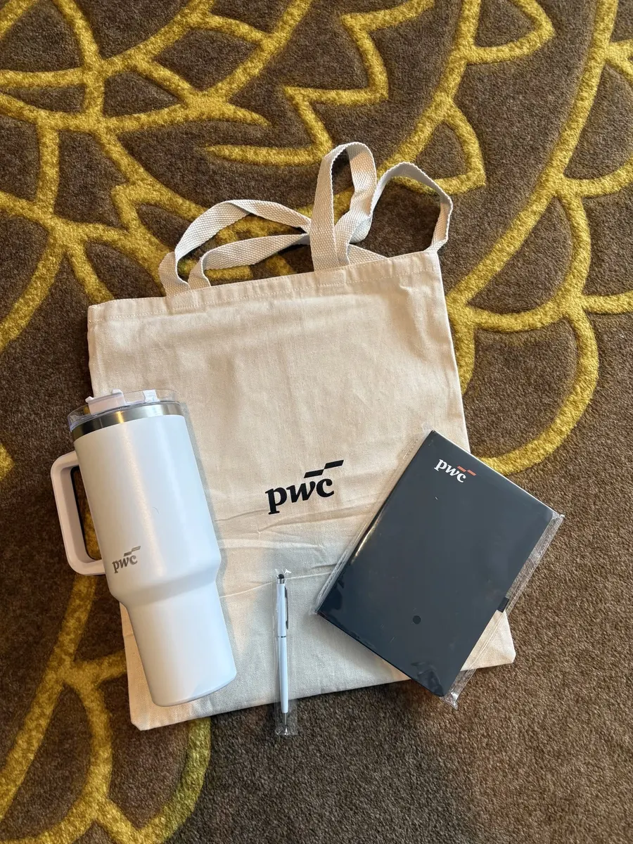 Coffret cadeau personnalisé avec tote bag, gobelet et batterie externe - Kora Branding, Kigali