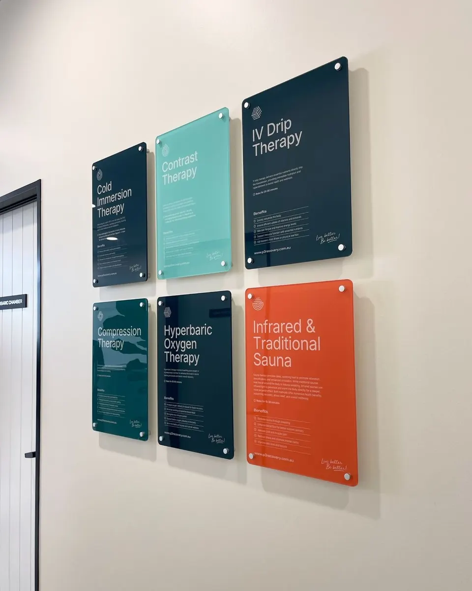 Enseignes murales en acrylique pour l'intérieur d'une clinique - Kora Branding, Kigali