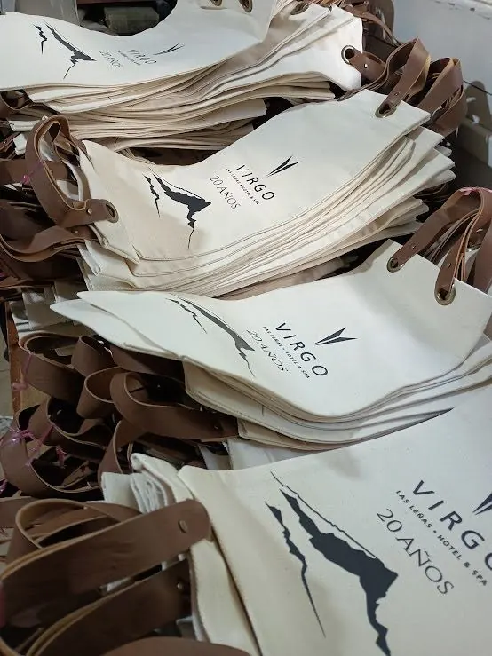 Tote bags en toile avec poignées en cuir et marquage imprimé - Kora Branding, Kigali