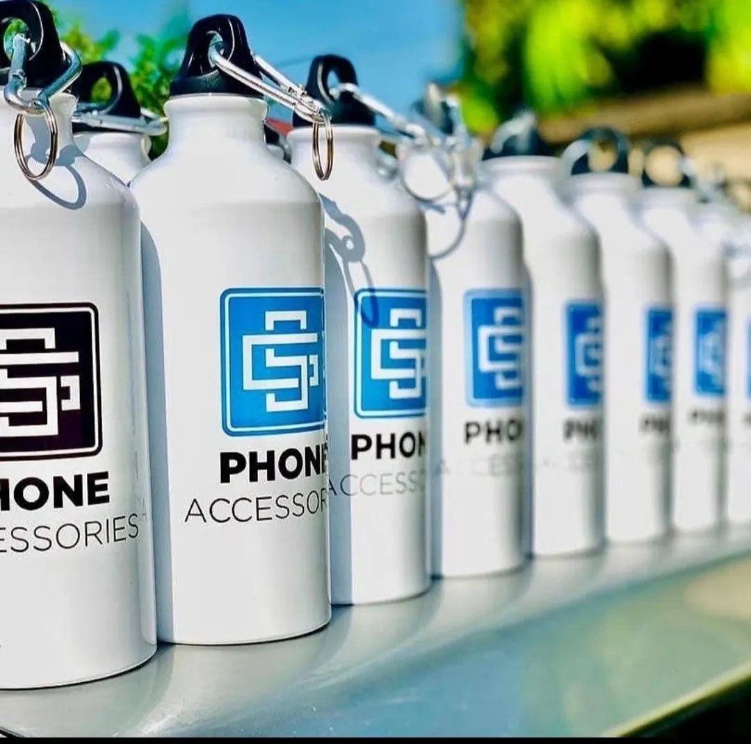 Gourdes en aluminium imprimées au logo d'une enseigne - Kora Branding, Kigali