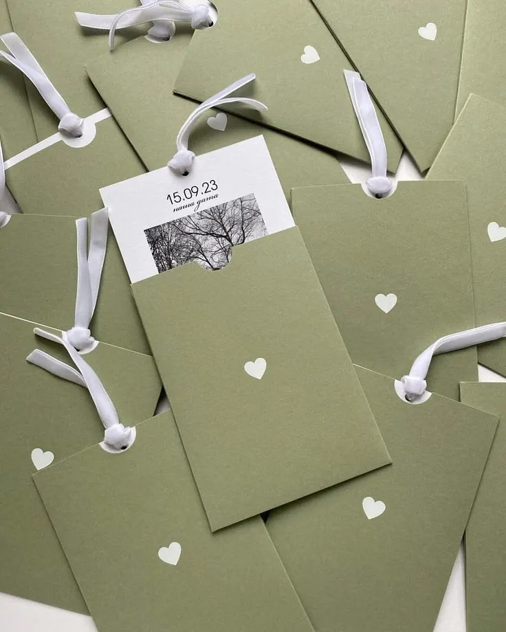 Faire-part de mariage vert sauge avec ruban - Kora Branding, Kigali